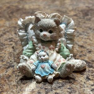 Charming Cat Figurine with Kitten - Cream and Blue